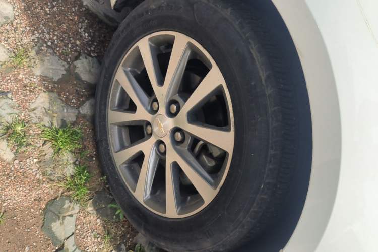 Used Chevrolet Malibu 2016 2.0L Automatic Luxury Edition Right Front Wheel Hub