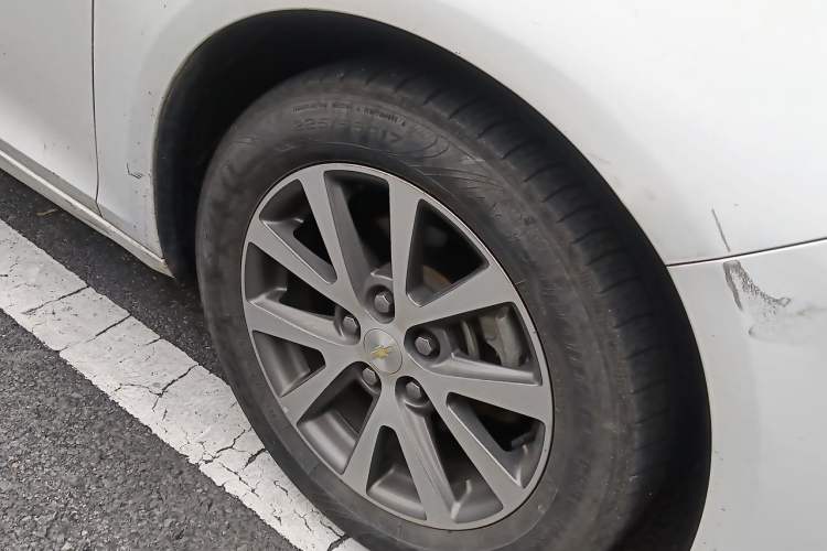 Used Chevrolet Malibu 2016 2.4L Automatic Luxury Edition Right Front Wheel Hub
