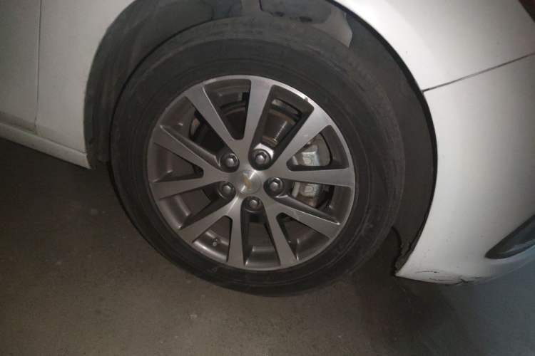 Used Chevrolet Malibu 2016 2.0L Automatic Luxury Edition Right Front Wheel Hub