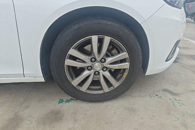 Used Chevrolet Malibu 2016 1.6T Automatic Luxury Edition Right Front Wheel Hub