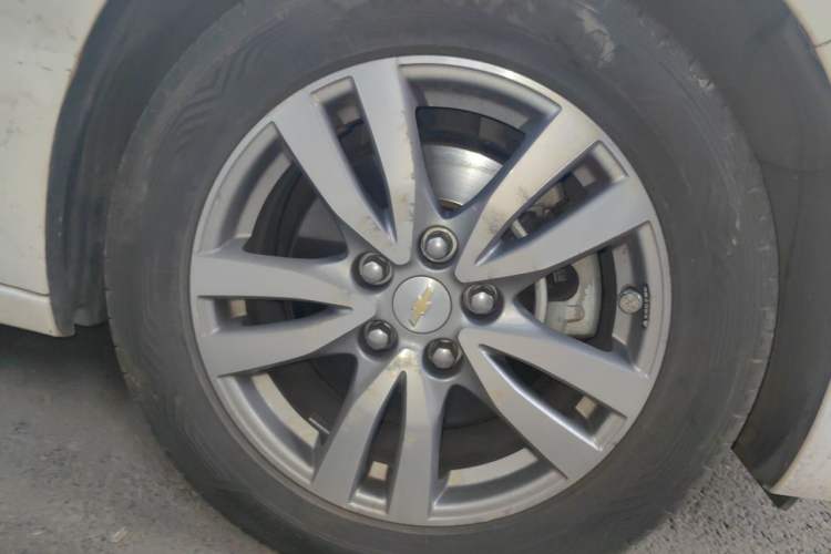 Used Chevrolet Malibu 2016 1.6T Automatic Luxury Edition Right Front Wheel Hub