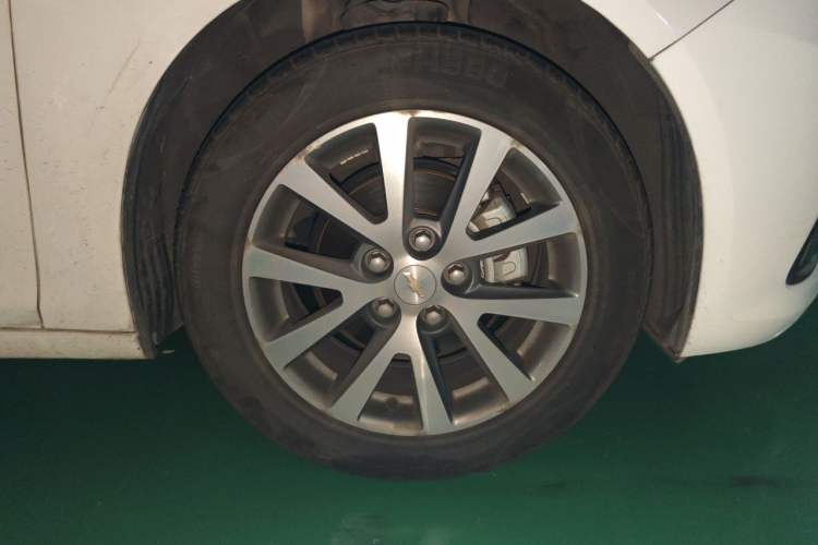 Used Chevrolet Malibu 2016 2.0L Automatic Luxury Edition Right Front Wheel Hub