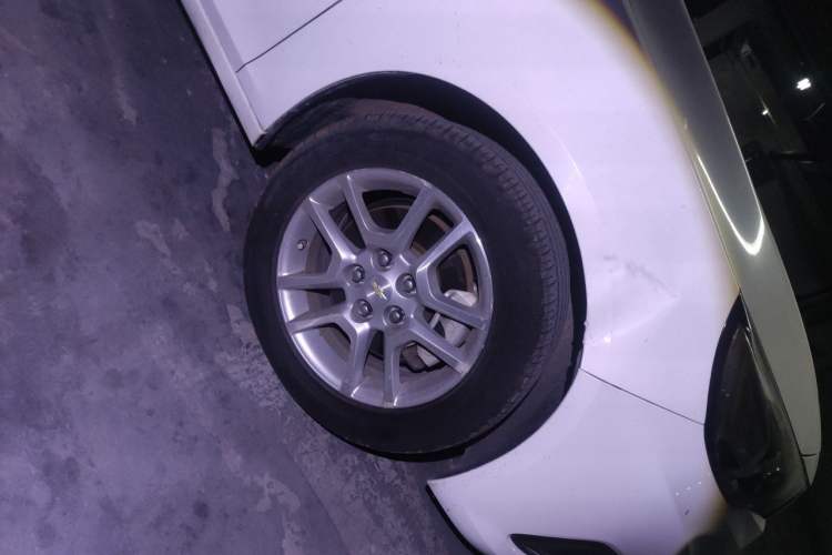 Used Chevrolet Malibu 2016 1.6T Automatic Comfort Edition Right Front Wheel Hub