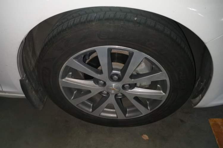 Used Chevrolet Malibu 2016 2.0L Automatic Luxury Edition Right Front Wheel Hub