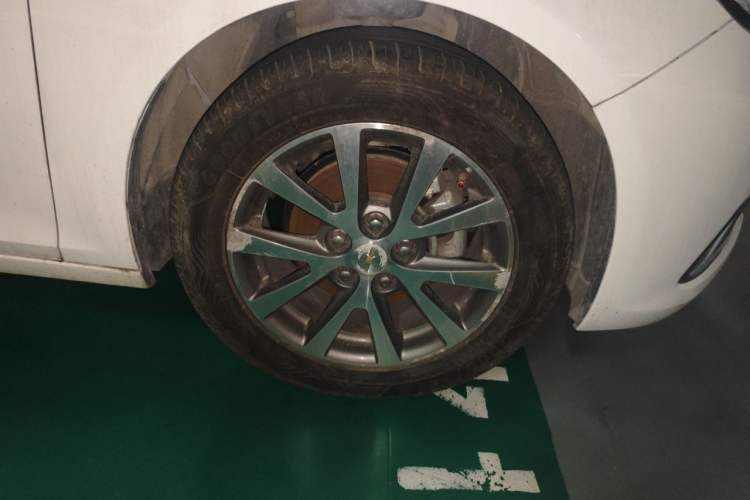 Used Chevrolet Malibu 2016 2.0L Automatic Luxury Edition Right Front Wheel Hub