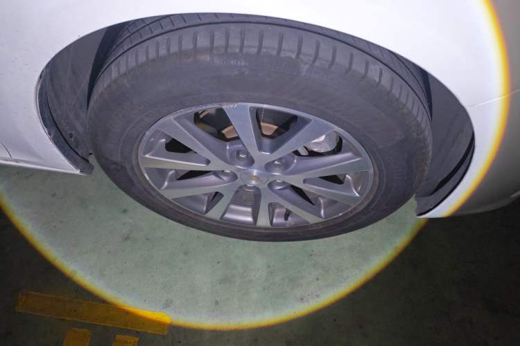 Used Chevrolet Malibu 2016 2.4L Automatic Luxury Edition Right Front Wheel Hub