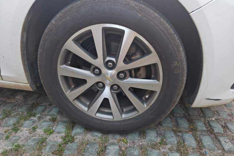 Used Chevrolet Malibu 2016 2.0L Automatic Luxury Edition Right Front Wheel Hub