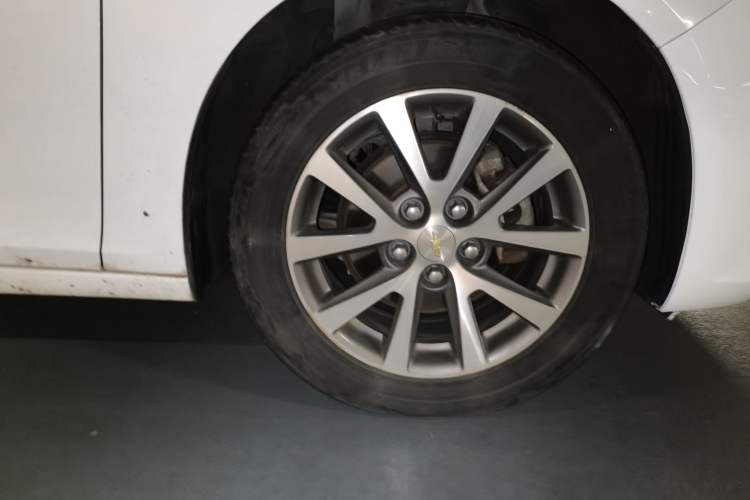 Used Chevrolet Malibu 2016 2.0L Automatic Luxury Edition Right Front Wheel Hub