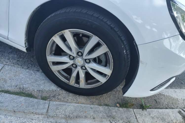 Used Chevrolet Malibu 2016 1.6T Automatic Luxury Edition Right Front Wheel Hub