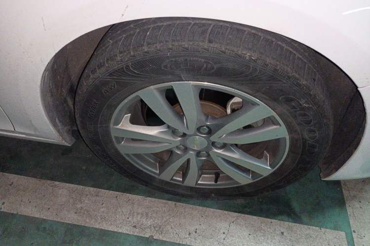 Used Chevrolet Malibu 2016 1.6T Automatic Luxury Edition Right Front Wheel Hub