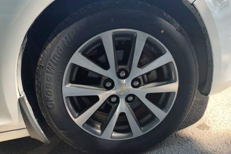 Used Chevrolet Malibu 2016 2.0L Automatic Luxury Edition Right Front Wheel Hub