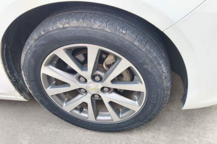 Used Chevrolet Malibu 2016 2.0L Automatic Luxury Edition Right Front Wheel Hub