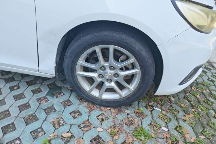 Used Chevrolet Malibu 2016 1.6T Automatic Comfort Edition Right Front Wheel Hub