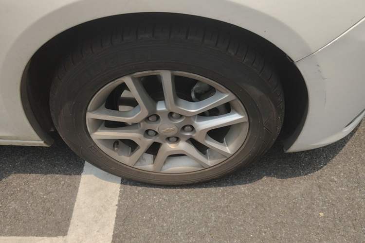 Used Chevrolet Malibu 2016 1.6T Automatic Comfort Edition Right Front Wheel Hub
