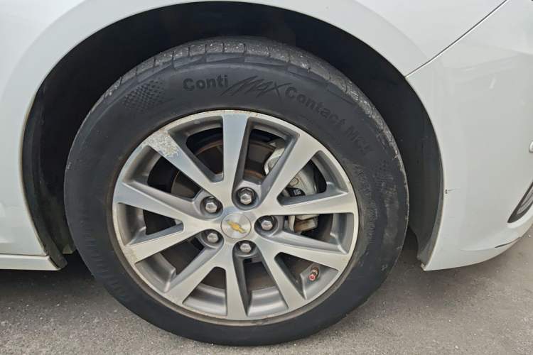 Used Chevrolet Malibu 2016 2.0L Automatic Luxury Edition Right Front Wheel Hub