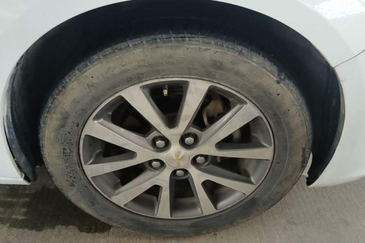 Used Chevrolet Malibu 2016 2.0L Automatic Luxury Edition Right Front Wheel Hub