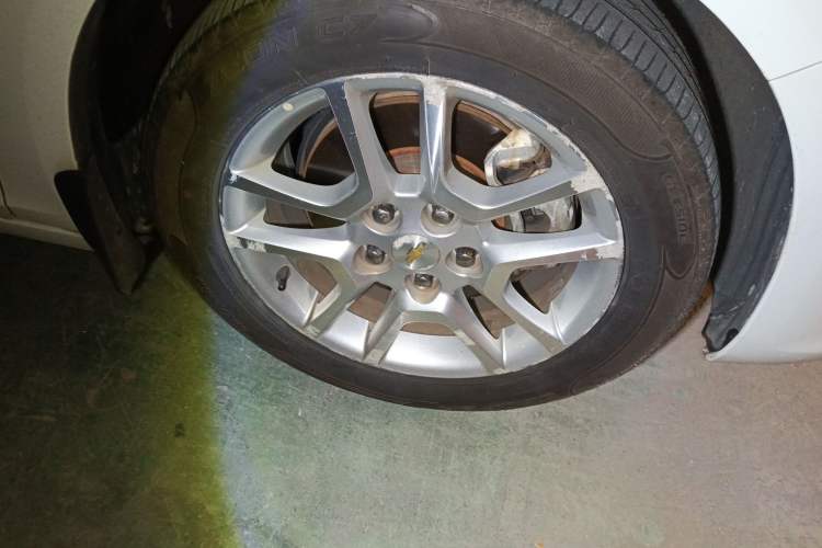 Used Chevrolet Malibu 2016 1.6T Automatic Comfort Edition Right Front Wheel Hub