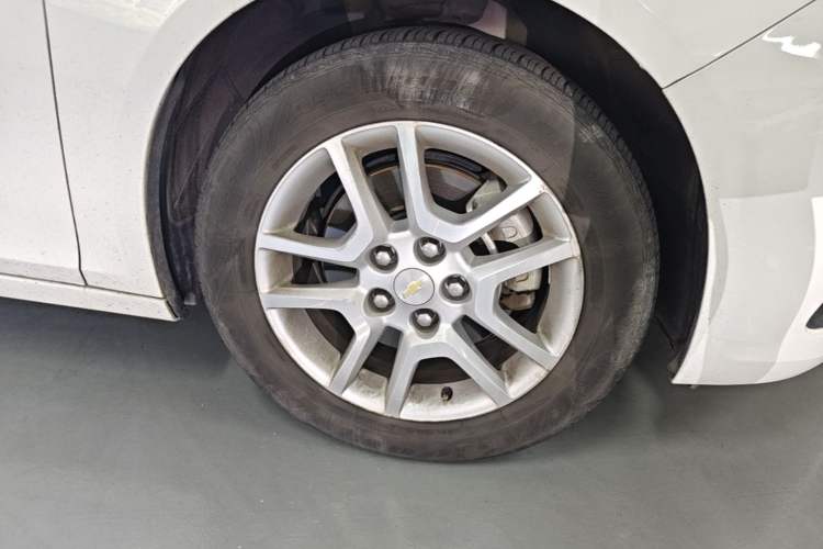 Used Chevrolet Malibu 2016 1.6T Automatic Comfort Edition Right Front Wheel Hub