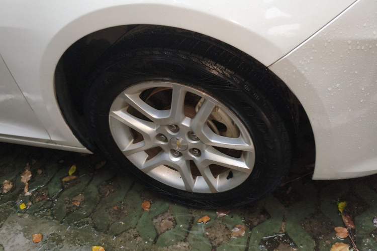 Used Chevrolet Malibu 2016 1.6T Automatic Comfort Edition Right Front Wheel Hub