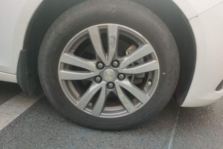 Used Chevrolet Malibu 2016 1.6T Automatic Luxury Edition Right Front Wheel Hub