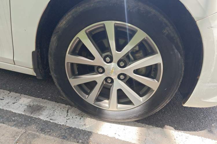 Used Chevrolet Malibu 2016 2.0L Automatic Luxury Edition Right Front Wheel Hub