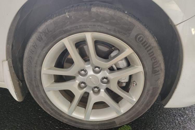Used Chevrolet Malibu 2016 1.6T Automatic Comfort Edition Right Front Wheel Hub