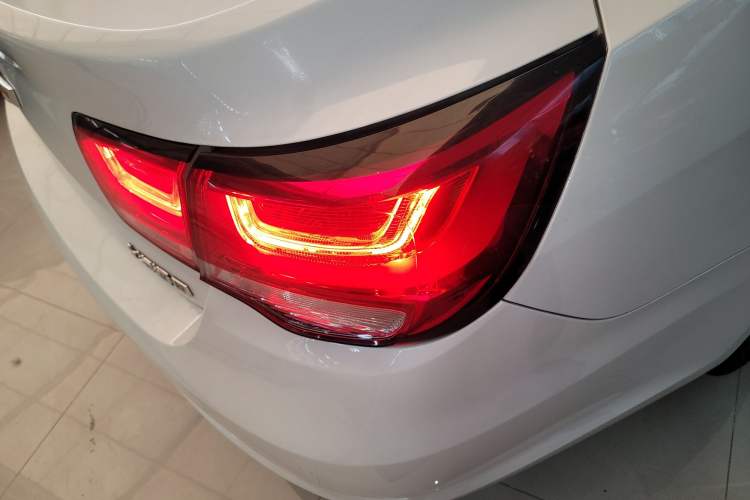 Used Chevrolet Malibu 2016 1.6T Automatic Comfort Edition Right Rear Taillight