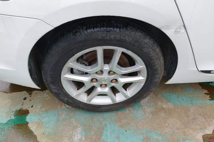 Used Chevrolet Malibu 2016 1.6T Automatic Comfort Edition Right Rear Wheel Hub