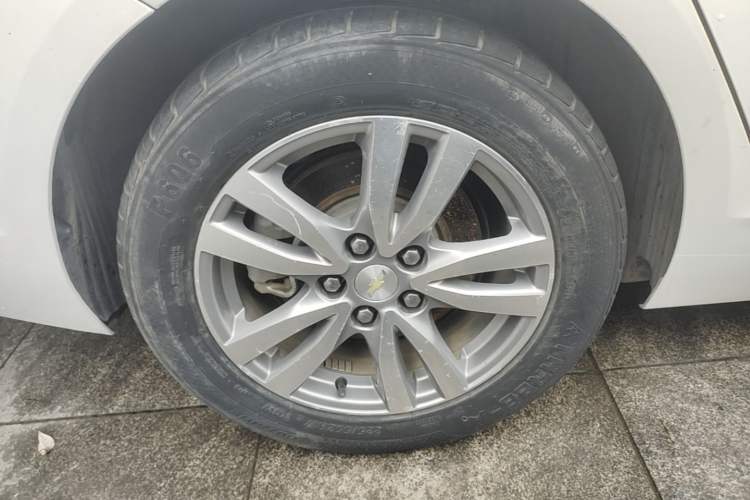 Used Chevrolet Malibu 2016 1.6T Automatic Luxury Edition Right Rear Wheel Hub