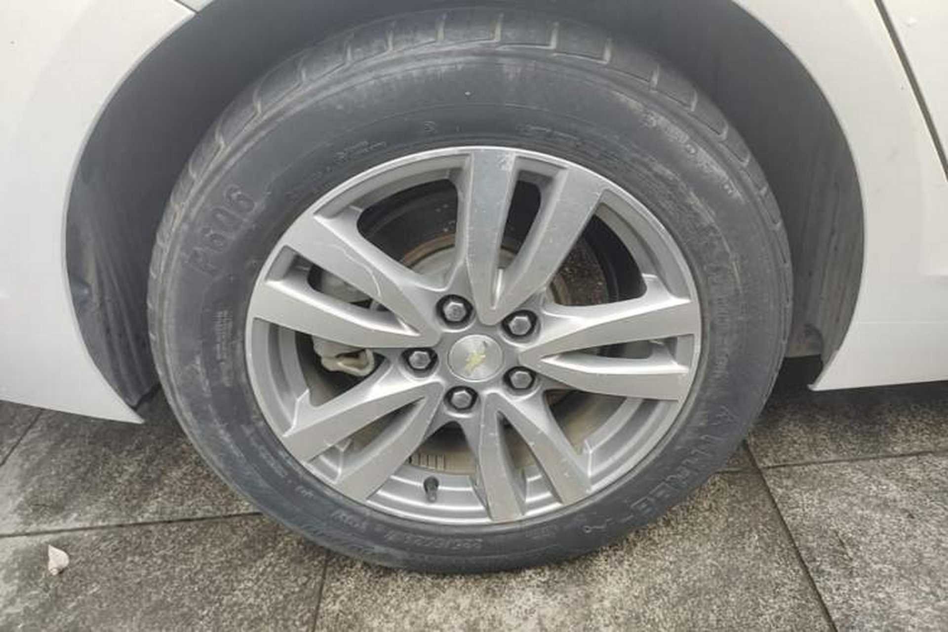 Used Chevrolet Malibu 2016 1.6T Automatic Luxury Edition Right Rear Wheel Hub
