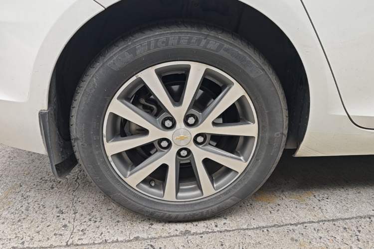 Used Chevrolet Malibu 2016 2.0L Automatic Luxury Edition Right Rear Wheel Hub