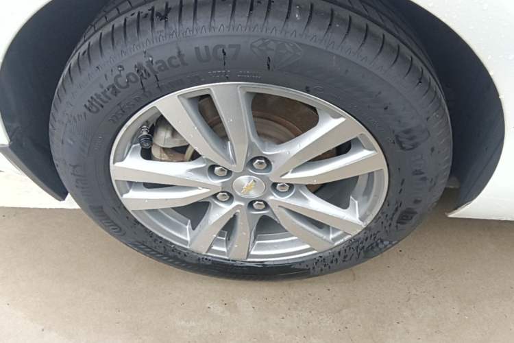 Used Chevrolet Malibu 2016 1.6T Automatic Luxury Edition Right Rear Wheel Hub