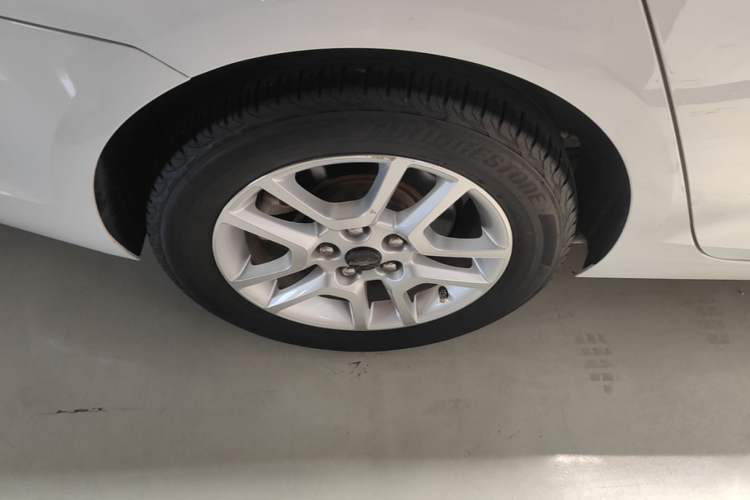 Used Chevrolet Malibu 2016 1.6T Automatic Comfort Edition Right Rear Wheel Hub