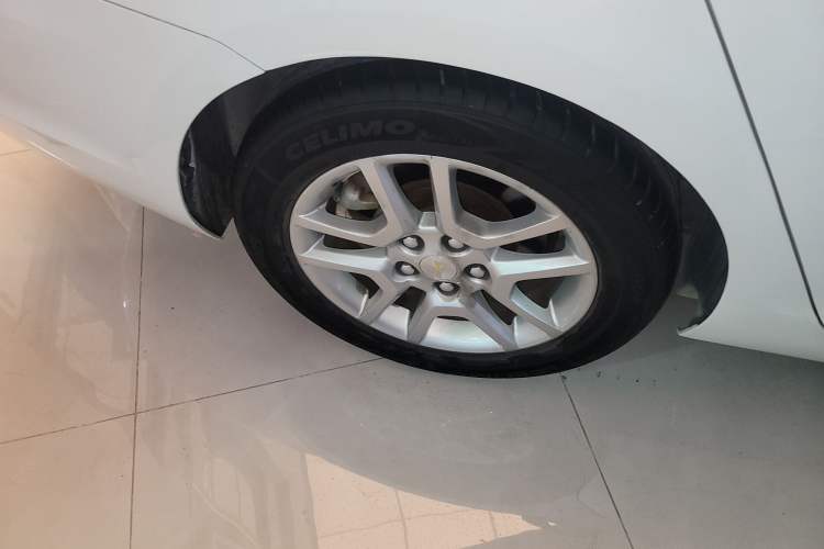 Used Chevrolet Malibu 2016 1.6T Automatic Comfort Edition Right Rear Wheel Hub