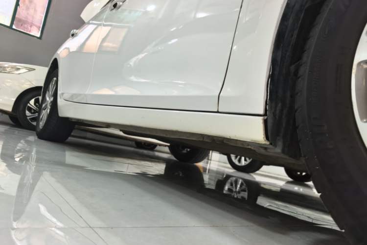 Used Chevrolet Malibu 2016 2.0L Automatic Luxury Edition Right Side Sill