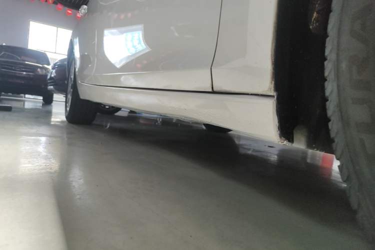 Used Chevrolet Malibu 2016 1.6T Automatic Comfort Edition Right Side Sill
