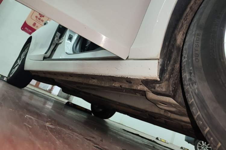 Used Chevrolet Malibu 2016 2.4L Automatic Luxury Edition Right Side Sill