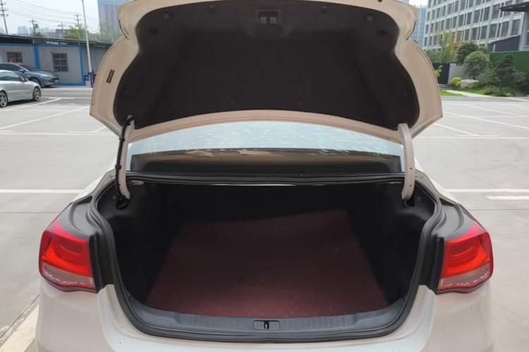 Used Chevrolet Malibu 2016 2.0L Automatic Luxury Edition Trunk
