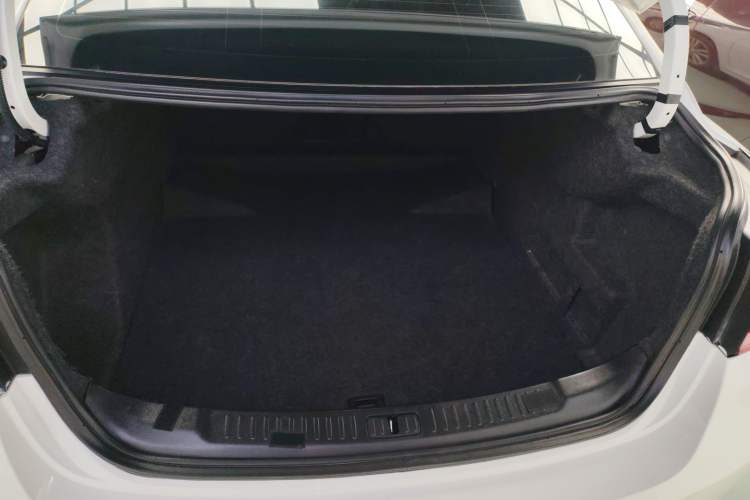 Used Chevrolet Malibu 2016 1.6T Automatic Luxury Edition Trunk