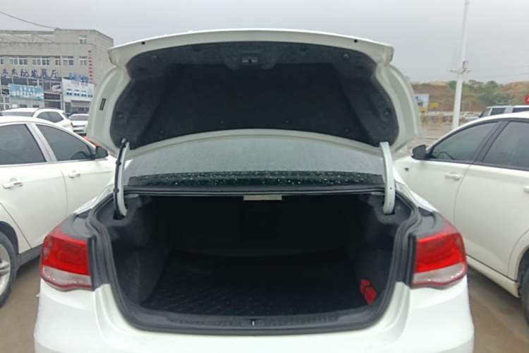 Used Chevrolet Malibu 2016 1.6T Automatic Luxury Edition Trunk