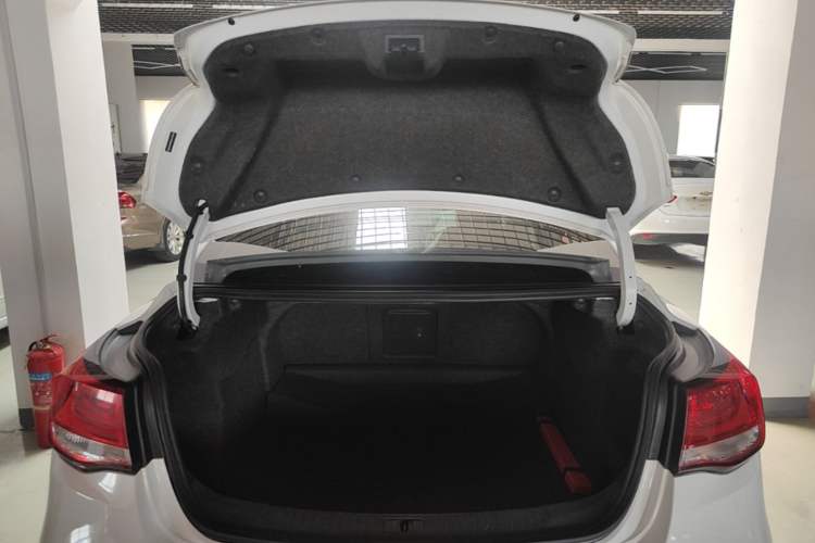 Used Chevrolet Malibu 2016 1.6T Automatic Comfort Edition Trunk