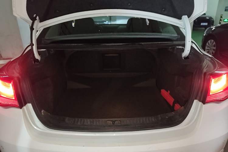 Used Chevrolet Malibu 2016 2.4L Automatic Luxury Edition Trunk