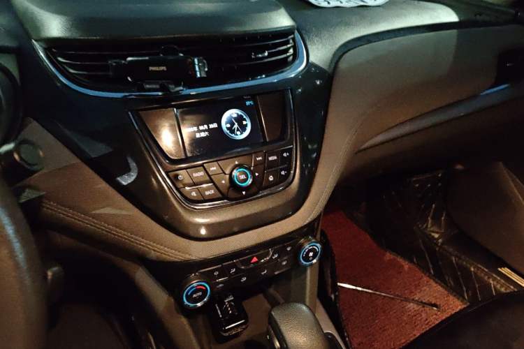 Used Chevrolet Malibu 2016 1.6T Automatic Comfort Edition Audio And AC Panel