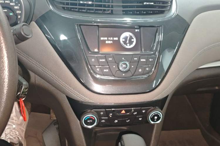 Used Chevrolet Malibu 2016 1.6T Automatic Comfort Edition Audio And AC Panel