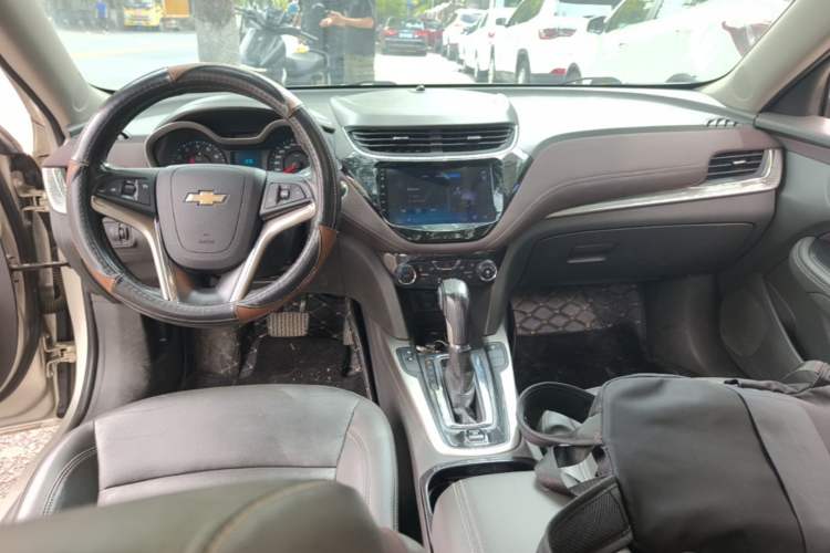 Used Chevrolet Malibu 2016 2.0L Automatic Luxury Edition Center Console