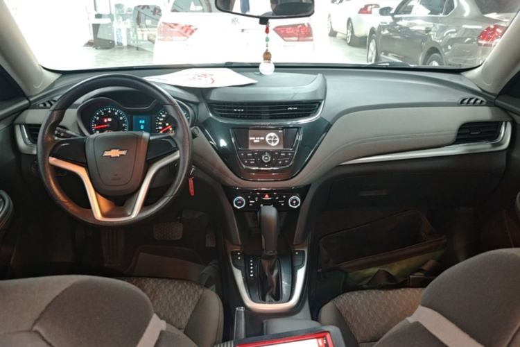 Used Chevrolet Malibu 2016 1.6T Automatic Comfort Edition Center Console
