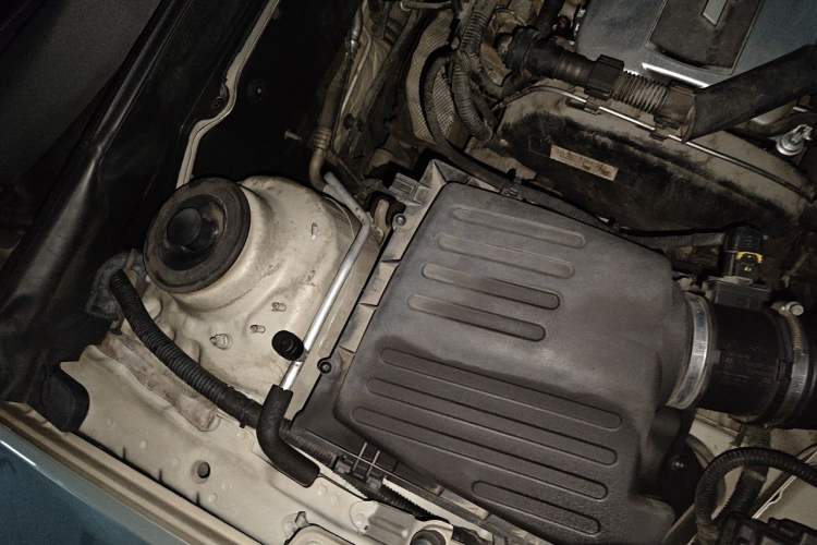 Used Chevrolet Malibu 2016 1.6T Automatic Comfort Edition Engine Bay Right
