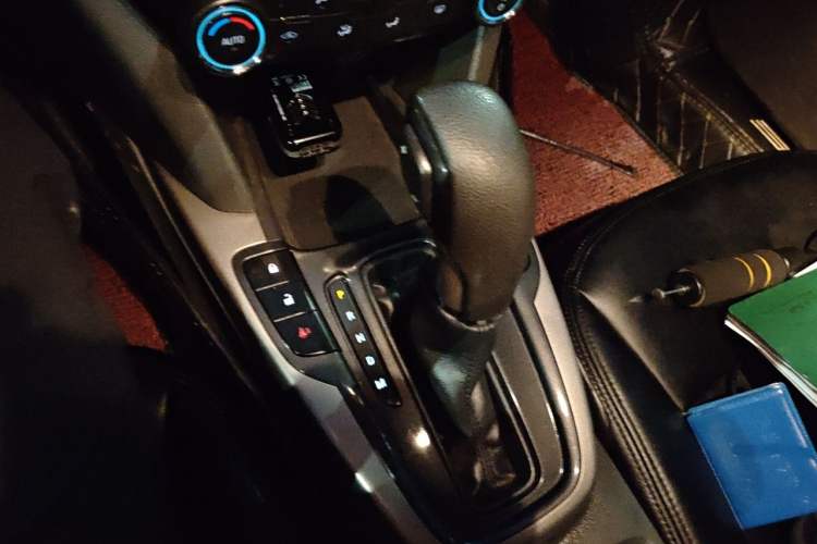 Used Chevrolet Malibu 2016 1.6T Automatic Comfort Edition Gear Lever
