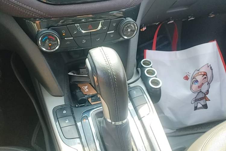 Used Chevrolet Malibu 2016 2.0L Automatic Luxury Edition Gear Lever