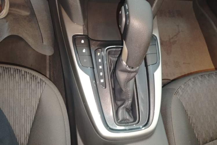 Used Chevrolet Malibu 2016 1.6T Automatic Comfort Edition Gear Lever